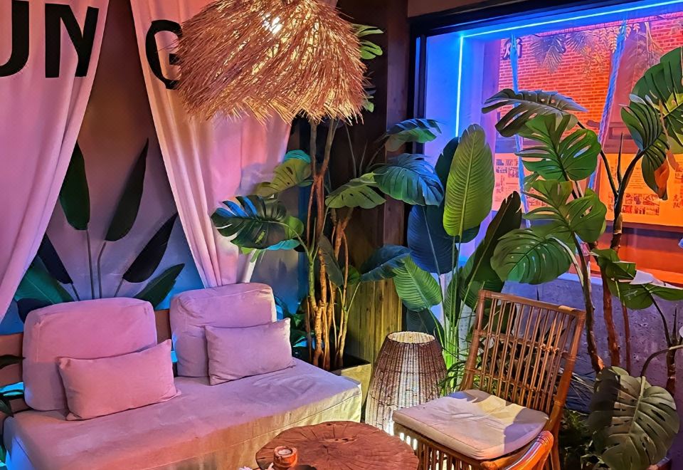 2. 상하이 홍교 국..