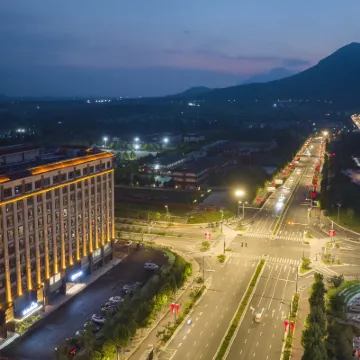 觀嵩山假日酒店 鄰近嵩山風景名勝區的酒店