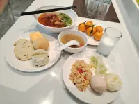 IU Hotel (Xingyi Yangguanggu Tourist Resort Hotel) - فطور