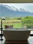 Lijiang Manqiwan Snow Mountain Ye She Min Su - Hot Springs