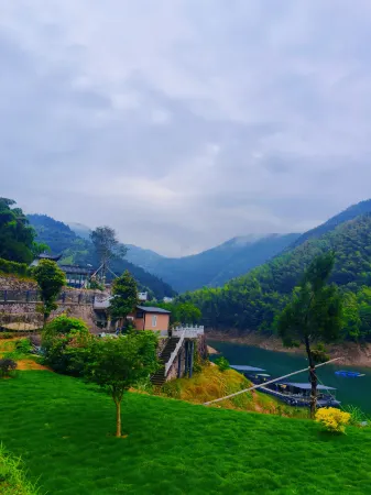 Yinhuju Leisure Hotel Отели рядом с достопримечательностью «Dragon Gate Conyon»