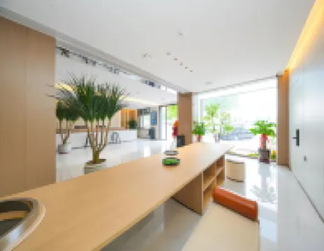 Jiaozhou Yirui Hotel