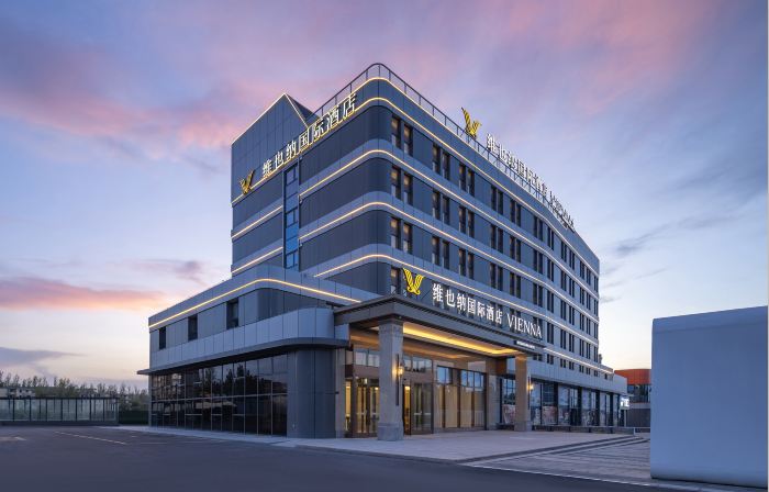 Vienna International Hotel（Dushanzi，at the Starting Point of Duku Highway，in the Gourmet Street））