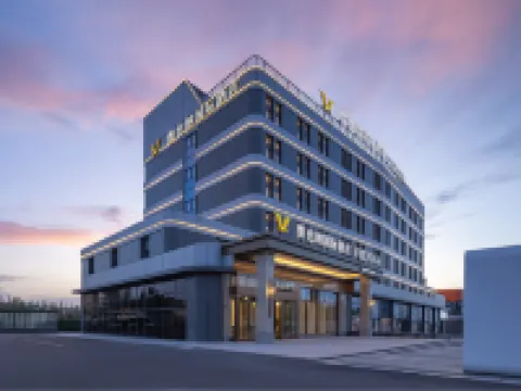 Vienna International Hotel（Dushanzi，at the Starting Point of Duku Highway，in the Gourmet Street）） Hotels in Karamay