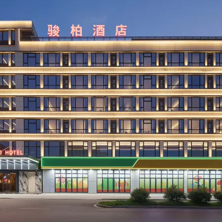 Junbai Hotel (Wuyi Quanxi)
