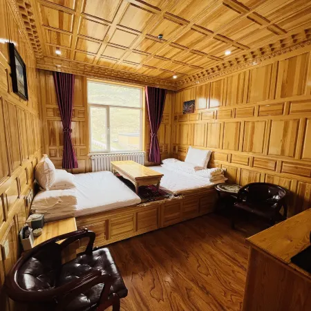 Tangge Yangqu Folklore Hotel