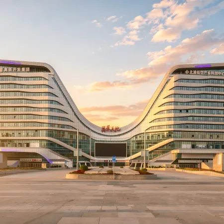 Lanbo Hotel (Urumqi Railway Station North Square)