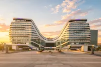 Lanbo Hotel (Urumqi Railway Station North Square)