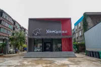 HomeInn YUNIK Esports Hotel (Zibo Jinjing Avenue Badajia Branch) - 2つ星