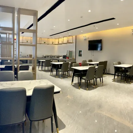 Unitour Hotel (Chongzuo Longzhou Hong Bajun Square)