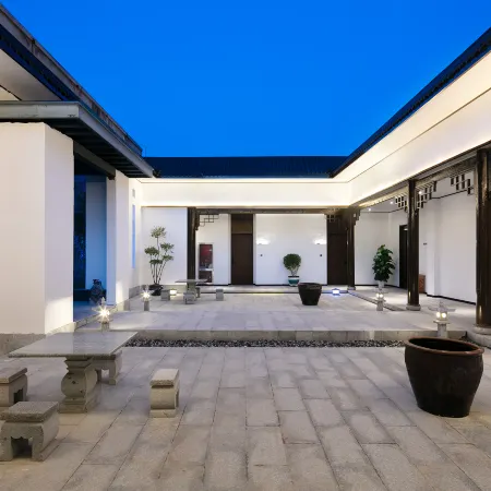 Moshang Light Hotel (Luanchuan Laojunshan Fenghuang Tianjie Store)