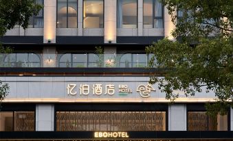 Ebo Hotel Room
