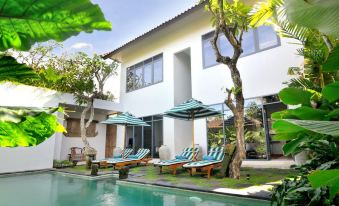 Room & Vespa 1 - Stay Central Seminyak Near Beach