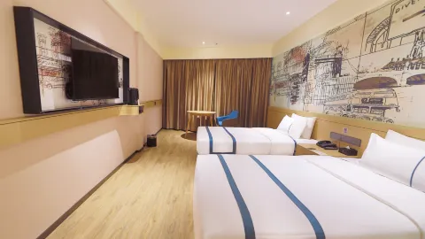 Chengshi Bianjie Hotel (Golmud Salt Lake Plaza) in Голмуд