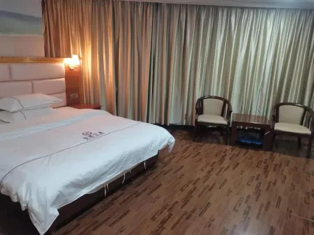 Luoding Huayuan Apartment