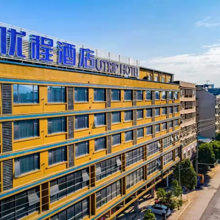 Unitour Hotel (Yulin Rong County Rongzhou Bridge Railway Station)