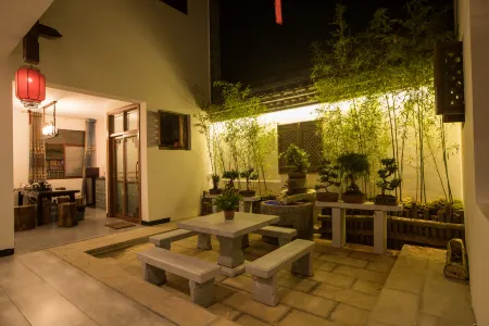 Yunmo Chinese Inn (Jianshui Ancient Town Zhu Family Garden) Отели рядом с достопримечательностью «Ant Workshop Scenic Area»