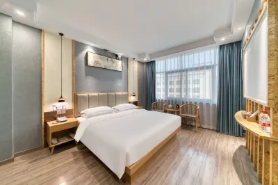 Tuwo Holiday Inn (pedestrian street shop of People's Square Municipal Hospital) Hotel dekat Shangrao Kangjian Road Pedestrian Street (North Crossing)