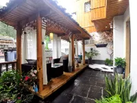 Fenghuang Shanjianxishui Courtyard Inn - Inns