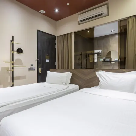 Hotel Yan Отели рядом с достопримечательностью «Торговый центр City Square»