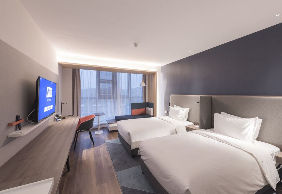 덩펑 홀리데이 인 익스프레스 호텔