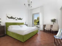 Villa Oriana Relais Отели рядом с достопримечательностью «Пляж Леонеллис»