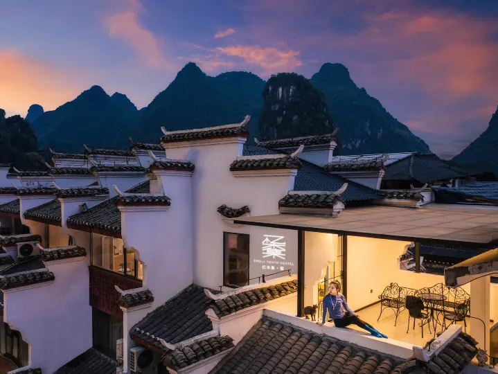 EMOJI Yimuji·Su (Yangshuo West Street Lijiang)