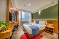 Marriott Guihuang Hotel (Guigang High - speed Railway Station Branch, Keshi World Plaza Branch) Hotels in Guigang