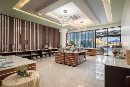 Vakara Hotel Kep Отели в г. Кеп