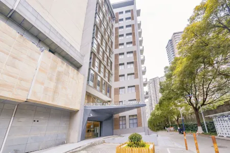 Homeinn Selected Hotel (Shanghai Daning International Circus Subway Station) Отели рядом с достопримечательностью «Shanghai Circus World»