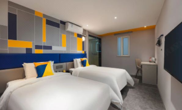 7Days Inn Chain Hotel (Xi'an Xijing Hospital Tonghua Men Subway Station)