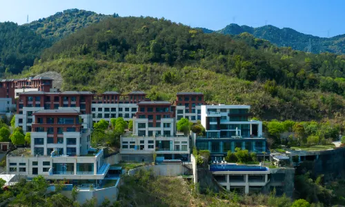 Floral Lux Hotel·Mengqi Mountain Hidden Hot Spring Holiday hotel (GUI 'an Branch)