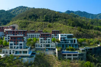 Floral Lux Hotel·Mengqi Mountain Hidden Hot Spring Holiday Villa (GUI 'an Branch) Hotel dekat Guantou Passenger Transport Terminal