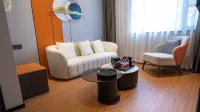 Mayflower Hot Spring Hotel (Xinmi Qingping Square)
