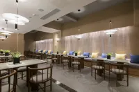Qianna Hotel (Zhengzhou Erqi Square Dennis David City)