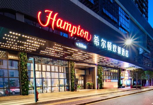 햄튼 바이 힐튼 조식 뷔페