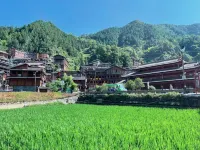 Xijiang Qianhu Miaozhai Jupenglai Homestay - pemandangan pegunungan