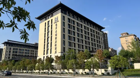 Rebecca Hotel (Nanyang Zhenping Shifo Temple) in Zhenping