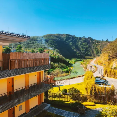 FLOWERY RESORT