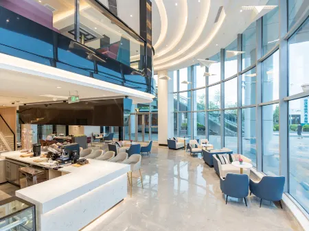 Zijing Jiahong Hotel (Zhaoqing Railway Station Xinghu Scenic Area) Отели рядом с достопримечательностью «Jiangjun Mountain»