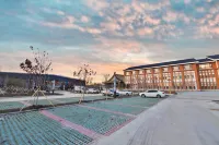 Liangtian Baishi Resort Hotels in Longjing