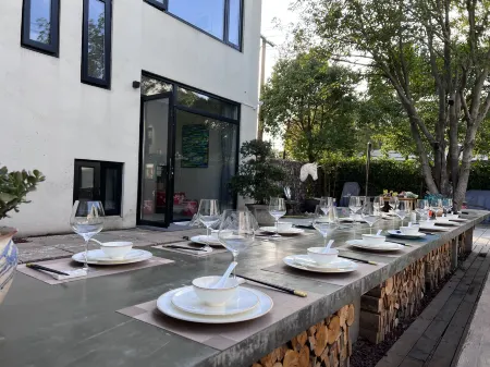 Shanghai Dongzhang Ji Homestay Отели рядом с достопримечательностью «Shanghai Technical Institute of Electronics & Information»