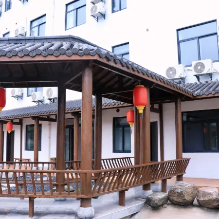 Huoshan Xingfu Street Neighborhood Hostel