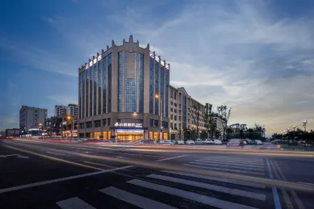 Yunwan Hotel (Pengzhou Nanbu New Town) Отели рядом с достопримечательностью «Longxing Temple»