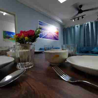 KLIA ALANIS RESIDENCE FREE WIFI Dining/Meeting Rooms