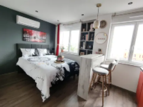 Your hidden charm by Paris 萊克朗蘭比塞特爾酒店