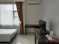 Twin Guest House Grand Wisata Hotels near Cibeureum Lake