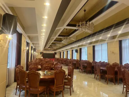 Holiday Inn Wulagai Management Area Отели в г. Дунвуци