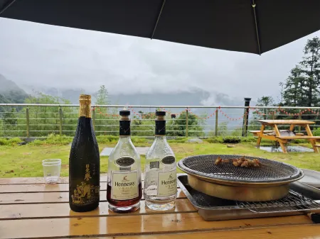 Floating Clouds Homestay Отели рядом с достопримечательностью «Taihuyuan Scenic Area»