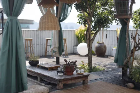 Four rooftop garden youth hostels